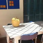 La דירה *